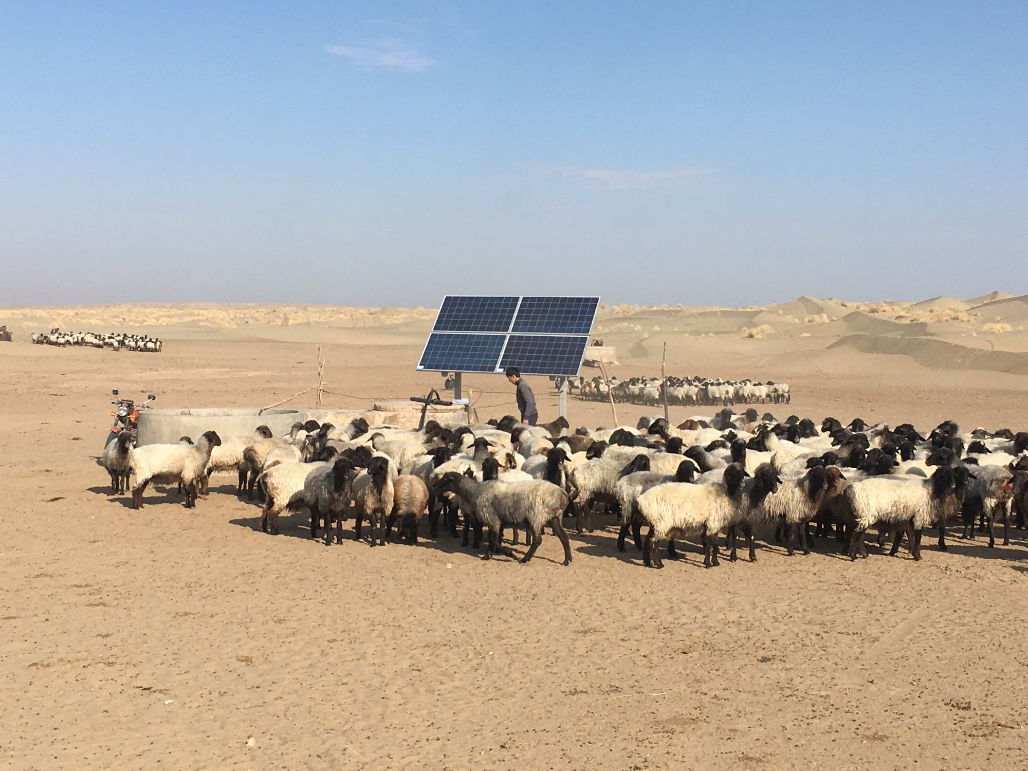 Солнечная энергия для водоснабжения в отдаленных пустынных селениях