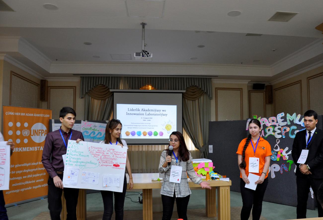 Young people present their project at the event.